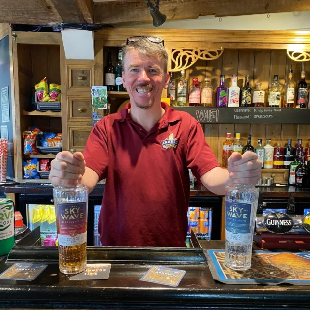 Wow! The @thekingsarmscn  in Chipping Norton. They are great Sky Wave fans. Watch out for it changing its gin focus to Sky Wave!  Cheers!

#gin #Skywave #fromOxfordshiretotheWorld #chippingnorton