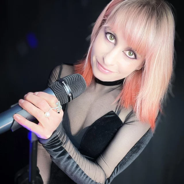Live Music at Bar 101 @ Sky Wave this Saturday 12th July.

The sun will be out so come and see Hannah Speller Music playing at Bicester's favourite outdoor bar.

Hannah's a dynamic, charismatic solo act singer who performs a huge range of songs through every single era up to the present day.

4pm Bar opens 
5.30pm GKitchen serving authentic Indian Street Food
7pm Hannah Speller playing live

Find us at Bicester Motion, through Gate 1 and straight up the avenue to the top.

 #livemusic #LiveMusicVibes #summer #summers #heatwave