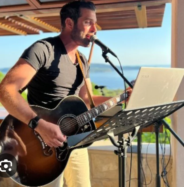 The rain's stopped, food is cooking and we've got Live Music for you TONIGHT at Bar 101 @ Sky Wave!

Get over to @bicestermotion  this evening for delicious streetfood from @amor_nachos  and brilliant music from @tim_winstone Throw in a cocktail, award-winning G&Ts, some local beer and room for your dogs and children and we've got your best Saturday night sorted!

Bicester's favourite outdoor bar is at Bicester Motion, OX27 8AL - head past the barriers on Buckingham Road and up to the top of the main avenue. If you know, you know.

 #food #foodlover #livemusic #LiveMusicVibes #weekendmood #WeekendPlans
